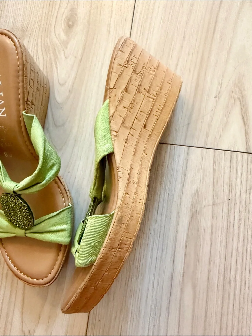 Green Italian shoemakers sandals - Picture 2 of 3